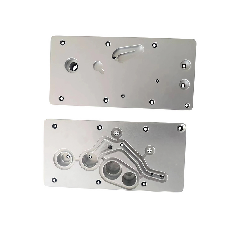 How does the special structural design in urea pump upper and lower aluminum plates support use in complex environments?